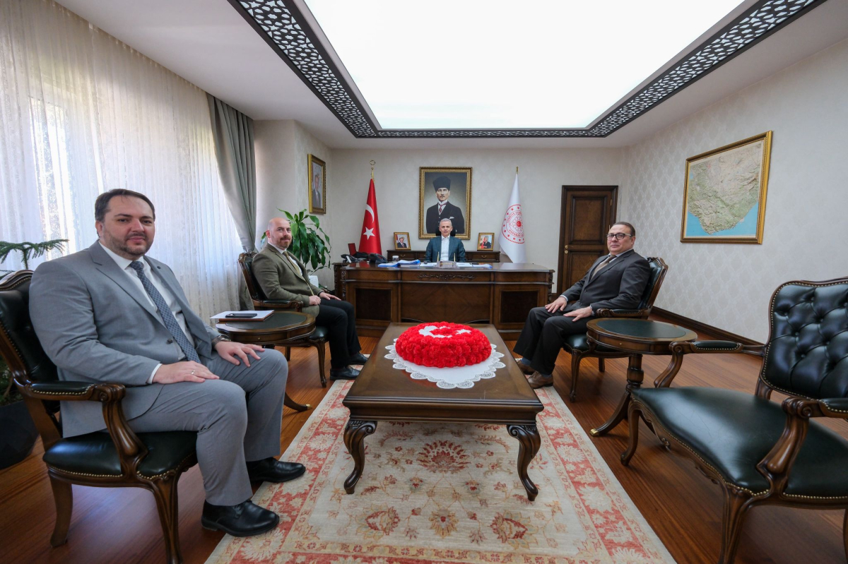 Vali Çiçekli, yeni atanan Dr. Öğretim Üyesi Toprak ile görüştü