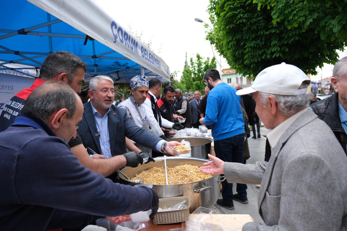 Çorum'da Hıdırellez dolayısıyla vatandaşa hedik dağıtıldı