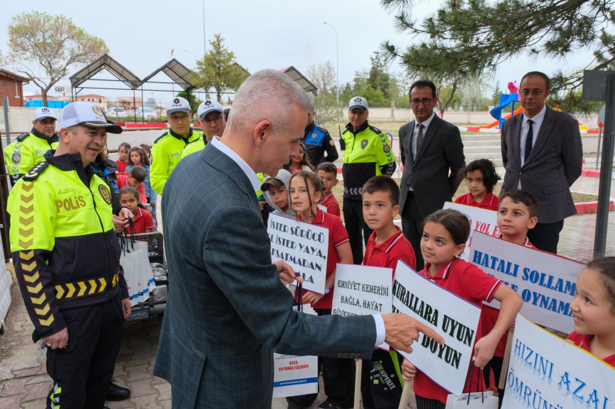 Vali Çiçekli, Trafik Haftası kapsamında düzenlenen etkinliğe katıldı