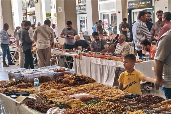 Şanlıurfa’da tespih pazarı kuruldu