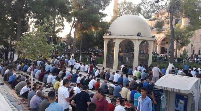 Urfa'da Bayram Sabahı: Camiler Doldu Taştı, Kalpler Gazze İçin Çarptı