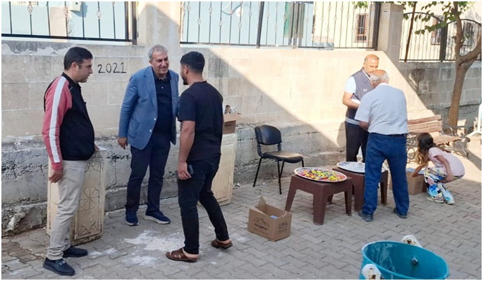 Hilvan Belediyesi Eş Başkanı Serhan Paydaş Mezarlıkta Vatandaşlarla Bayramlaştı