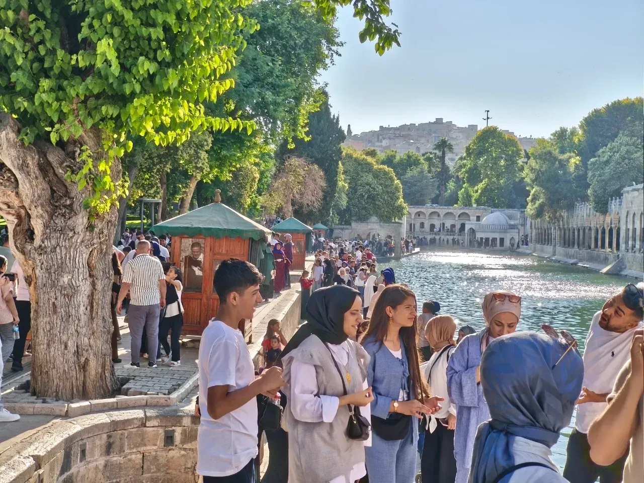 Şanlıurfa’ya Yerli ve Yabancı Ziyaretçi Akını : Esnaf Bayram Bereketinden Memnun