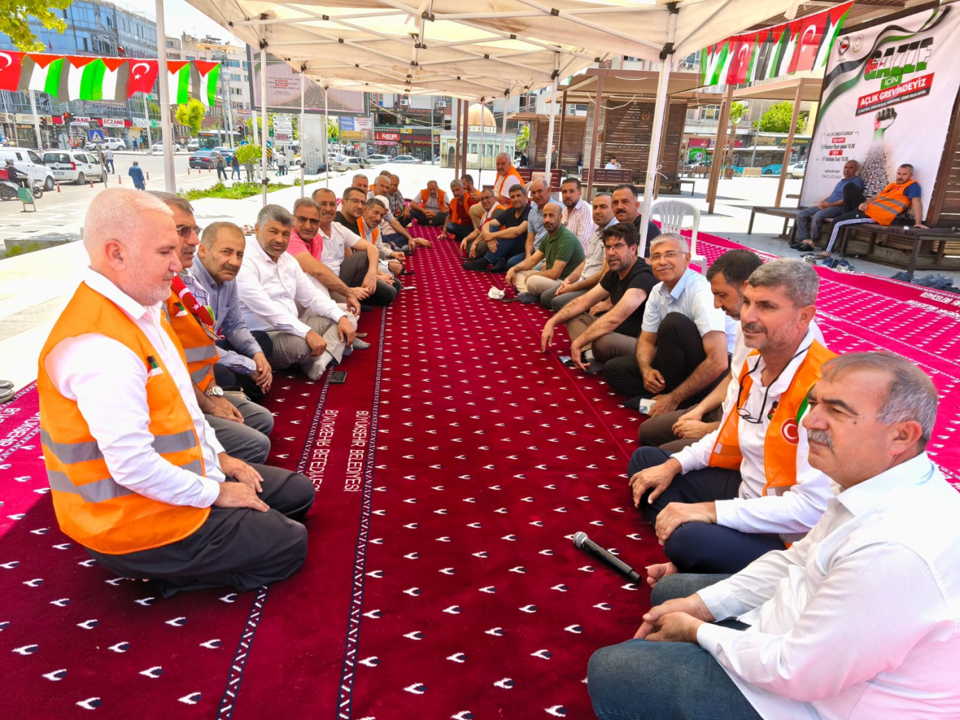 Şanlıurfa’da Gazze İçin Açlık Grevine Yoğun Destekler Sürüyor