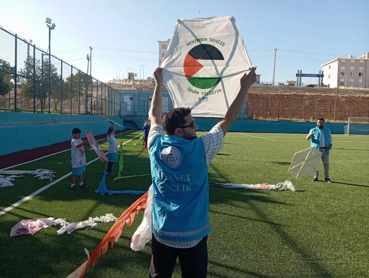 Bozova’da Uçurtma Şenliği: Gökyüzü Filistin Renklerine Büründü