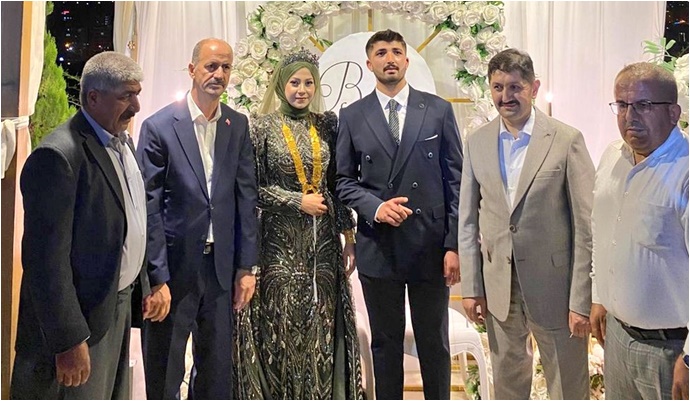 Başkan Yavuz Şehit Kardeşinin Nişan Yüzüğünü Taktı