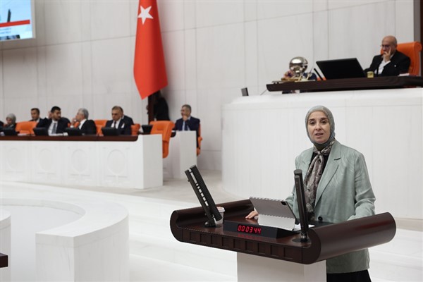 Esen: Bu millet sizin lüksünüzü finanse etmek zorunda olan bir köle topluluğu mu?