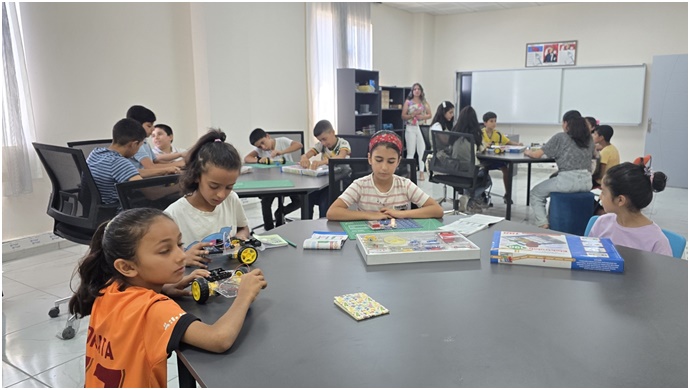 Eyyübiyeli Çocuklar Robotik Kodlama Öğreniyor