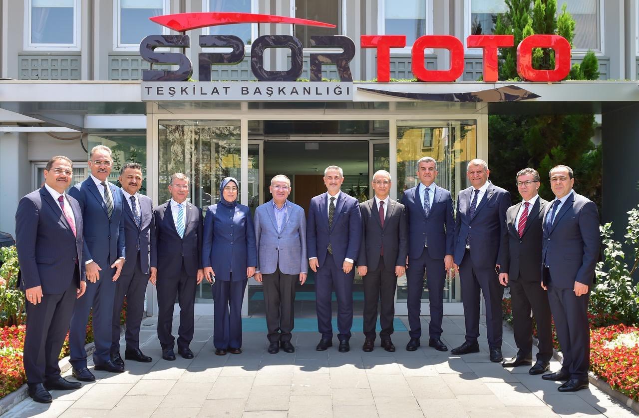 Şanlıurfa’ya Dev Gençlik Yatırımı: Eyyübiye’de 20 Saha İçin İmzalar Atıldı