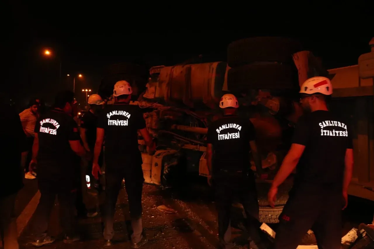 Şanlıurfa-Mardin Karayolu'nda Zincirleme Kaza: 3 Yaralı