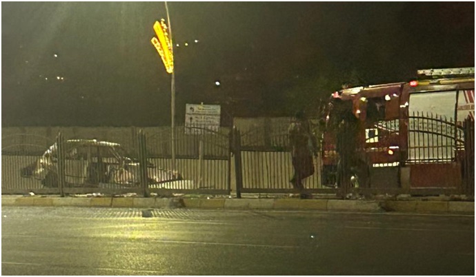 Abide’de Kontrolden Çıkan Otomobil Refüjlere Çarptı