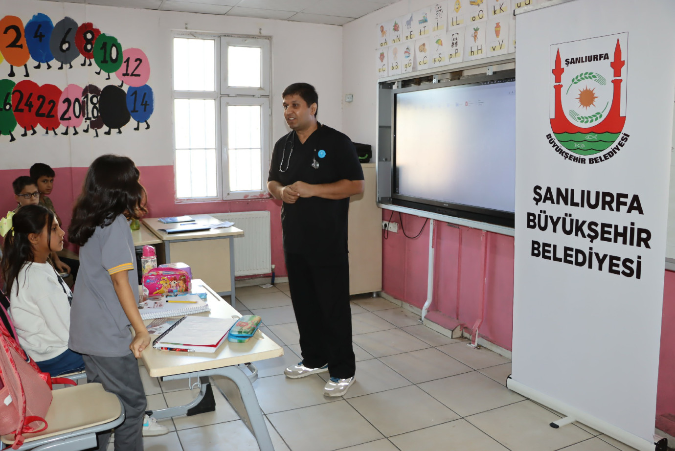  Büyükşehir Belediyesi, Minik Kalplere Hayvan Sevgisini Aşıladı-(VİDEO)