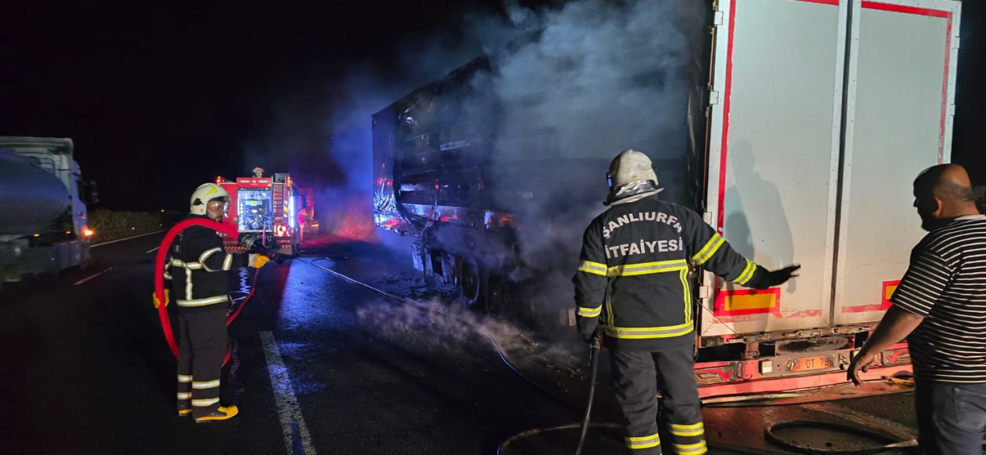 Haliliye’de Tır Yangını Korkuttu