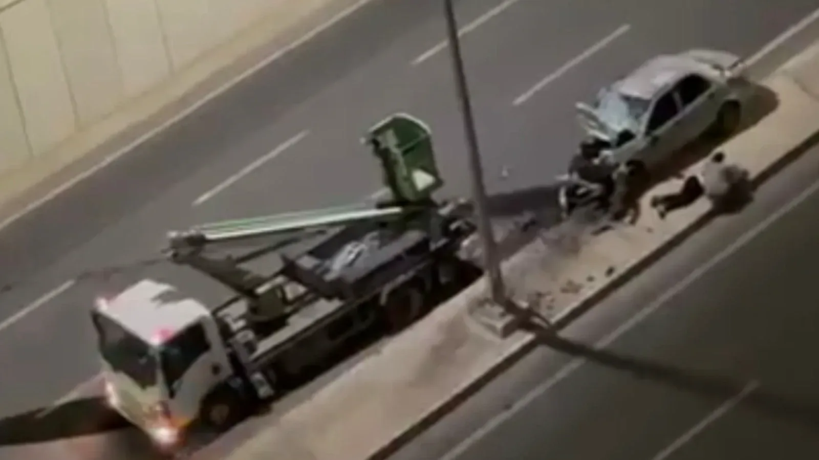 Karaköprü-Diyarbakır Yolunda Kaza: Araç Elektrik Direğine Çarptı, 2 Yaralı