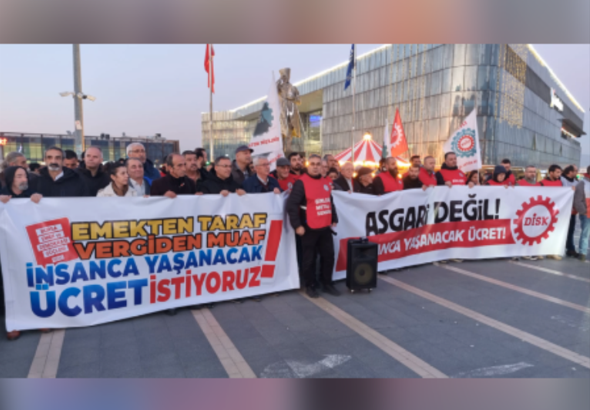 DİSK üyeleri Bursa'da meydana indi