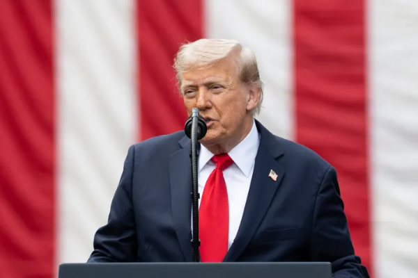 Trump: Halkın yüksek faiz oranlarıyla “soyulmasına” izin vermeyeceğiz