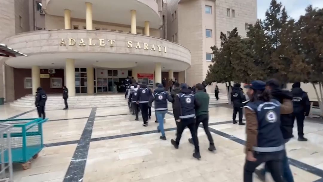 Şanlıurfa’da Göçmen Kaçakçılığı Operasyonu: 7 Tutuklama-(VİDEO)