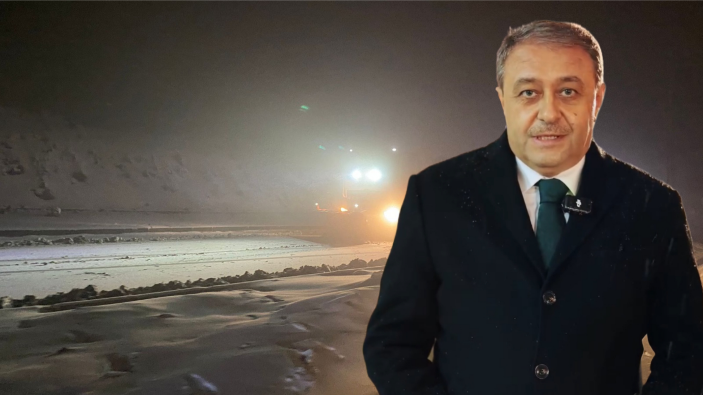 Şanlıurfa 'da yoğun kar yağışı nedeniyle bazı yollar kapatıldı 