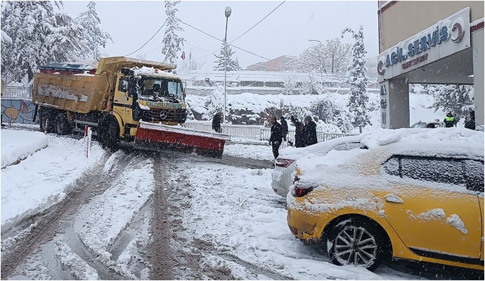 Haliliye'de kar nöbeti: Ekipler sahadan ayrılmıyor-(VİDEO)