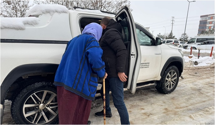 Viranşehir Belediyesi’nden Diyaliz Hastasına Kar Mesaisinde Destek