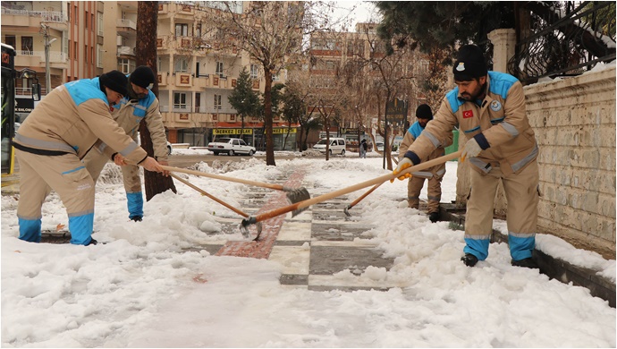 Haliliye Belediyesi Karla Mücadele Çalışmalarını Aksatmadan Sürdürüyor