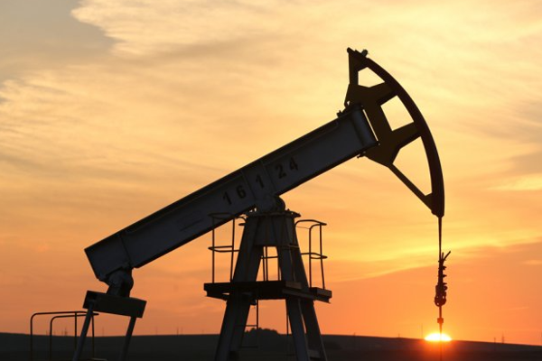 Petrol, haftaya geri çekilmeyle başladı