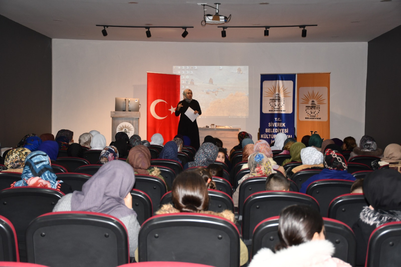 Siverekli kadınlar Berat Kandili'nde bir araya geldi