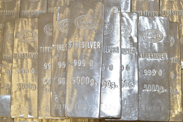 Gümüş yüzde 3'ün üzerinde artışla 80 doların üzerine yükseldi