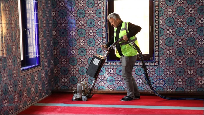 Viranşehir Belediyesi’nden Ramazan Öncesi Camilerde Hummalı Temizlik