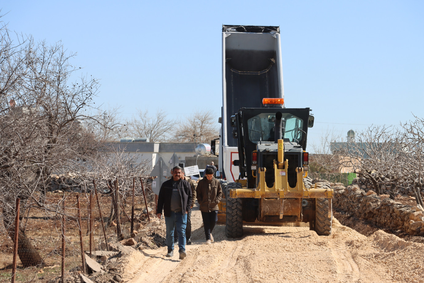 Karaköprü’de Kırsal Yollarda Çalışmalar Sürüyor