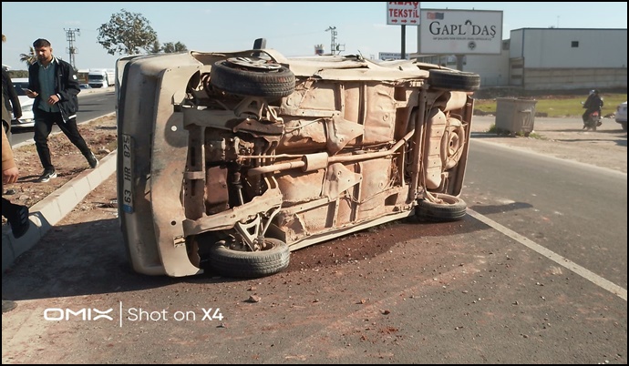 ŞANLIURFA’DA TAKLA ATAN OTOMOBİL KAZAYI UCUZ ATLADI