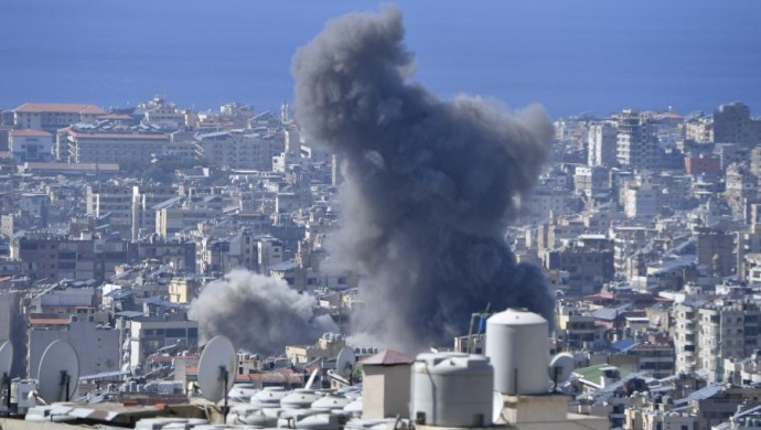 İsrail Beyrut’a saldırıyor