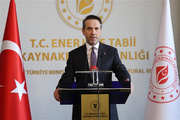 Bayraktar: Türkiye Yüzyılı'nı inançlı ve vizyoner bu gençlikle inşa edeceğiz