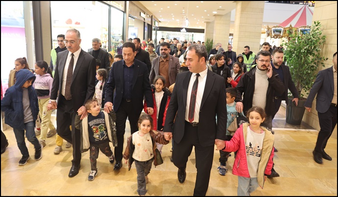 Babaları Gibi Nazlarını Çekiyor-(VİDEO)