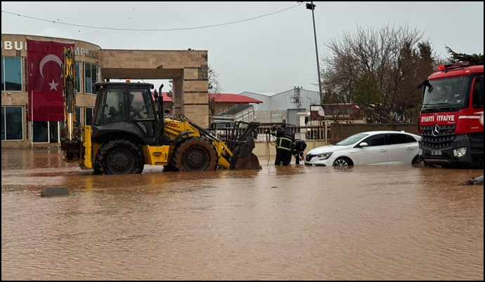 Viranşehir Buğday Pazarı Su Baskını: 9 Kişilik Aile Kurtarıldı