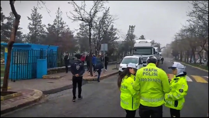 Şanlıurfa 'da Okul Çevrelerinde Denetim: 2 Araç Trafikten Men Edildi