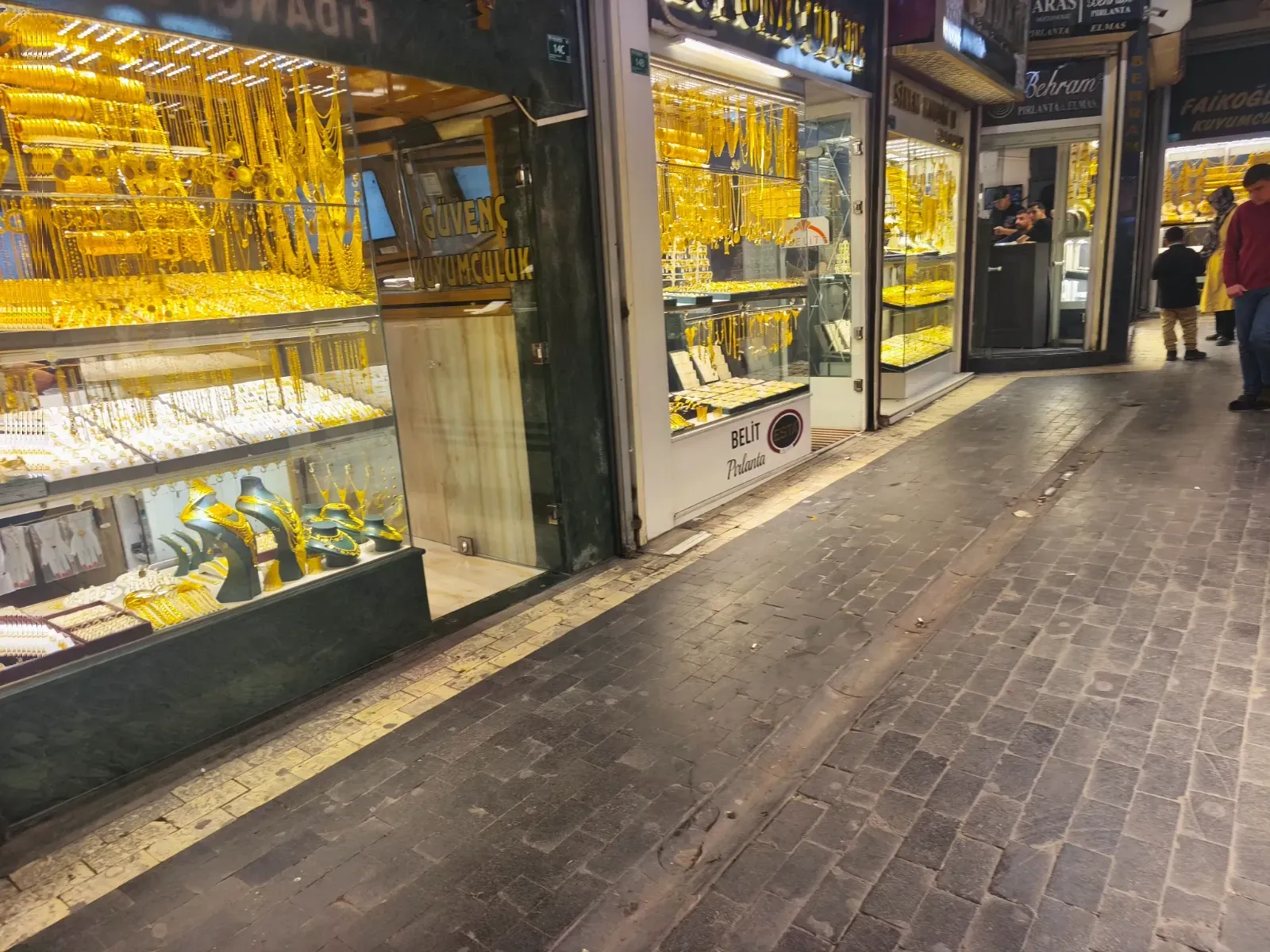 Şanlıurfa’da kuyumculara “altın yok” tepkisi :Gözler Kuyumcular Odası’nda