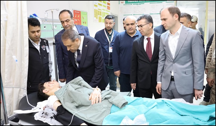 Vali Şıldak, Yaralı Öğrencileri Hastanede Ziyaret Etti