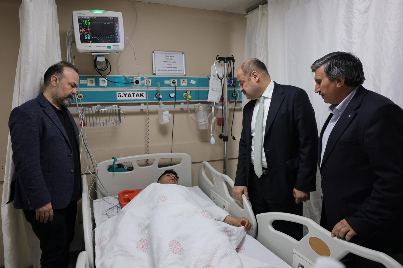 Gülpınar, Siverek’teki Okul Saldırısında Yaralanan Öğrencileri Hastanede Ziyaret Etti