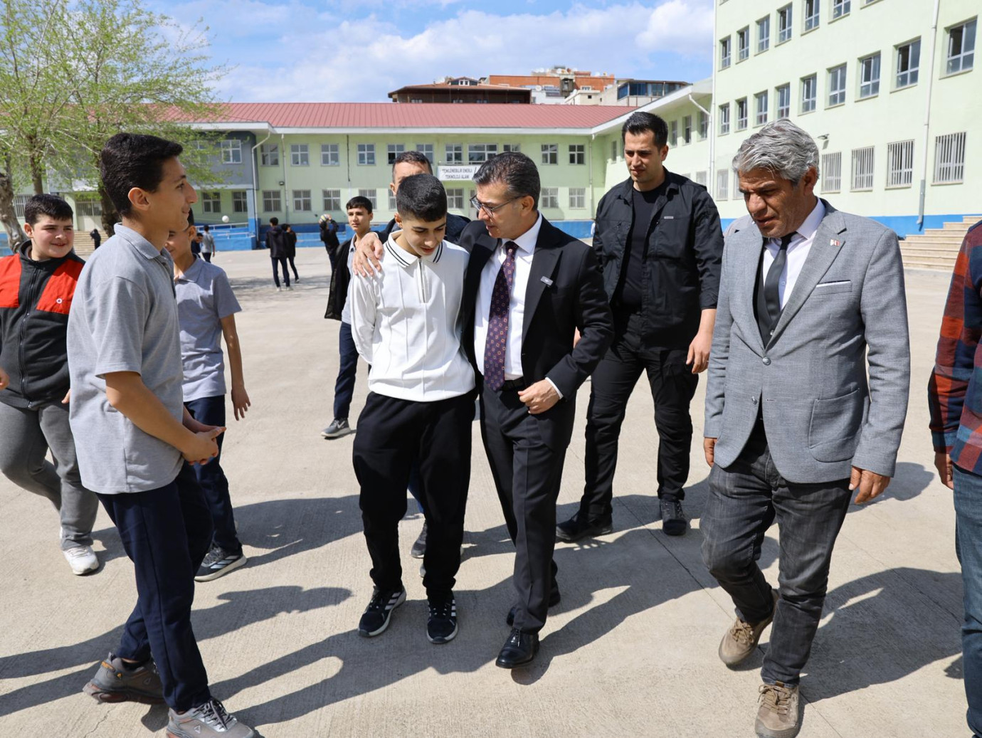 Başkan Bucak, okulları ziyaret etti