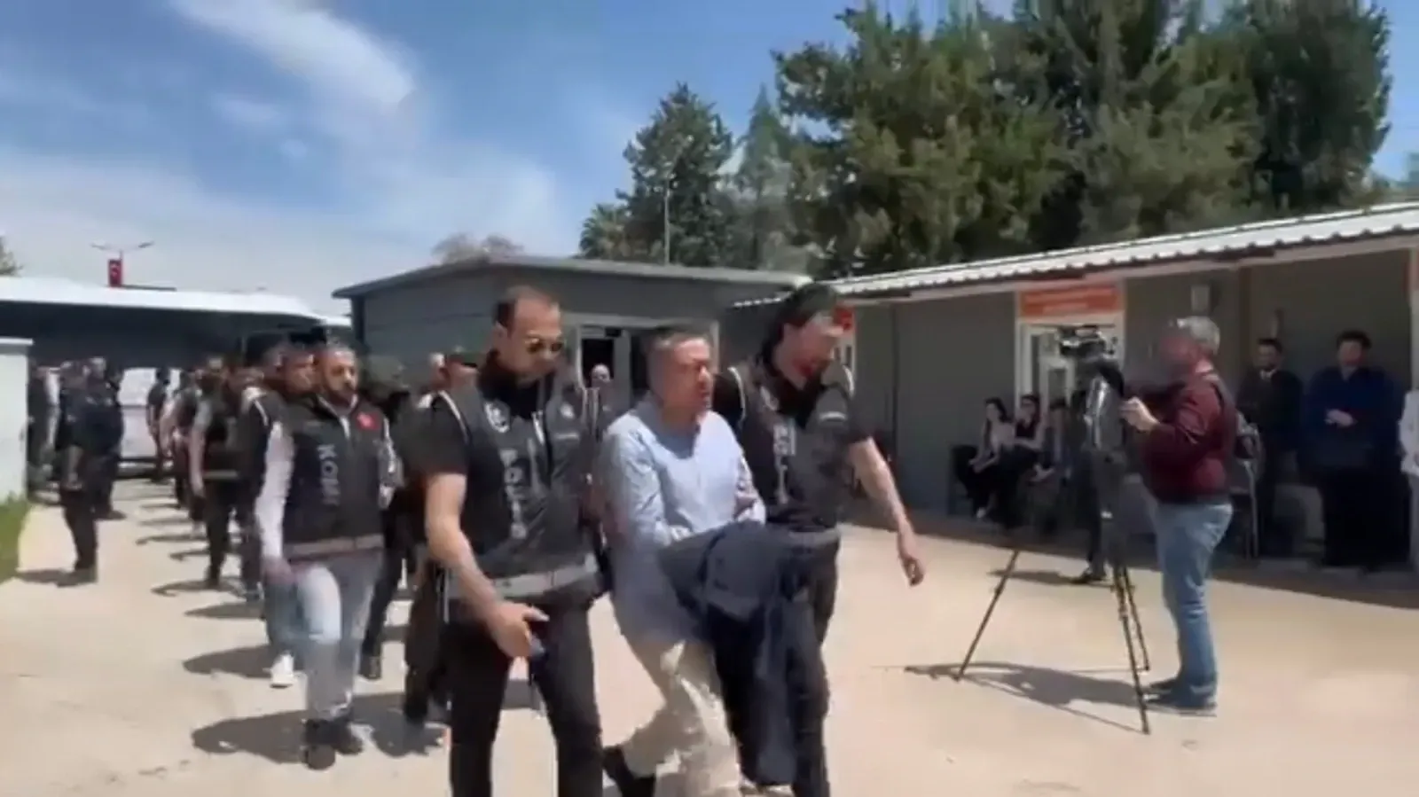 Halfeti Eski Başkanından Kelepçe Tepkisi: “İmamoğlu’na Yok, Bana Var!”