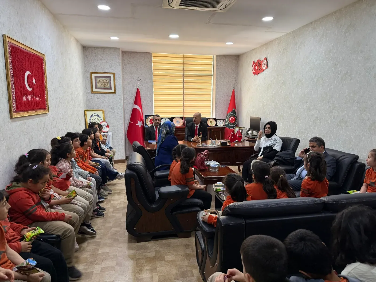 Miniklerden Şehit Aileleri Derneğine Ziyaret