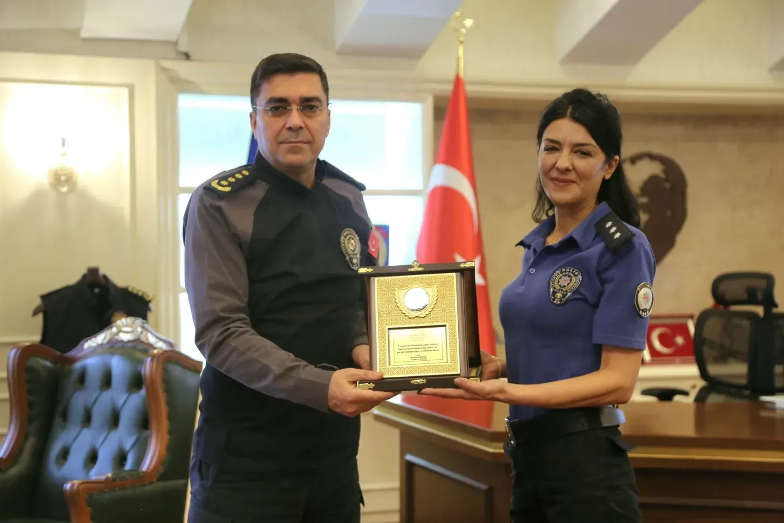 Şanlıurfa Emniyetinden Başkomiser Beyhan Erçevik’e Teşekkür Plaketi