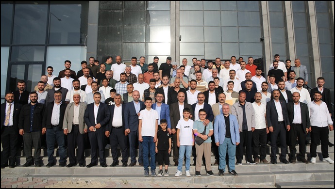 AK Parti’nin Ardından Şanlıurfa’da En Kalabalık Bayramlaşma Emin Yetim’de Gerçekleşti