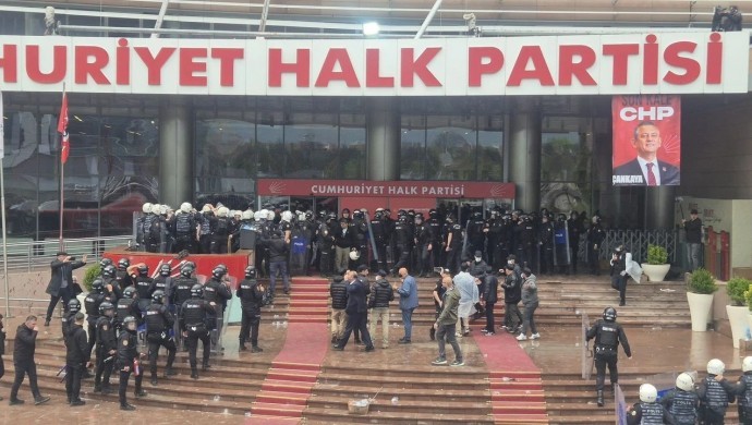 CHP’de 28 milletvekili PM’den istifa etti