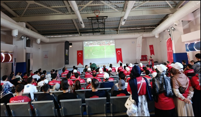 Şanlıurfa’da Milli Maç Heyecanı Meydanlarda Yaşandı  