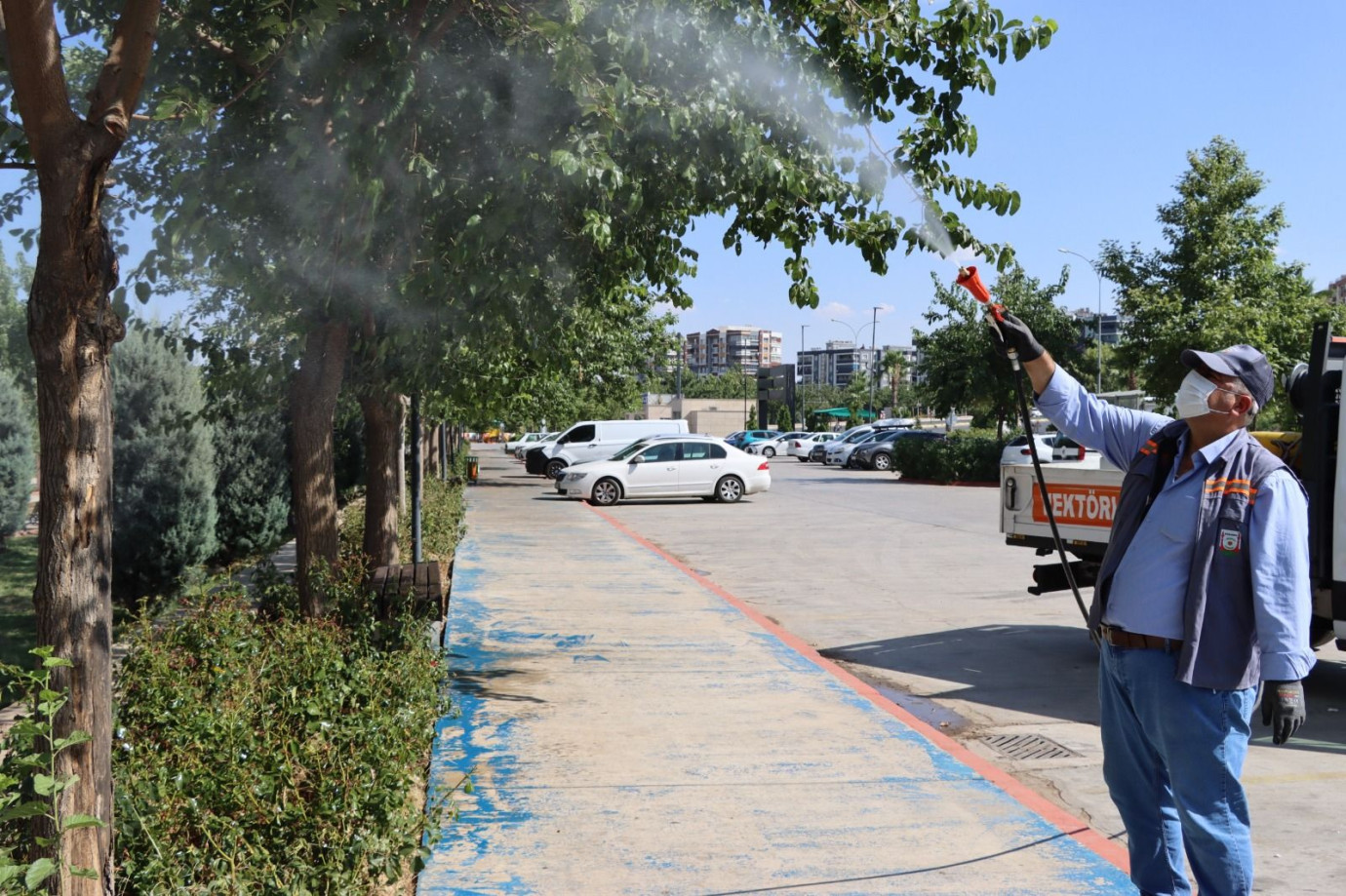 Şanlıurfa'da sivrisinek ve karasineğe karşı ilaçlama çalışmaları sürüyor