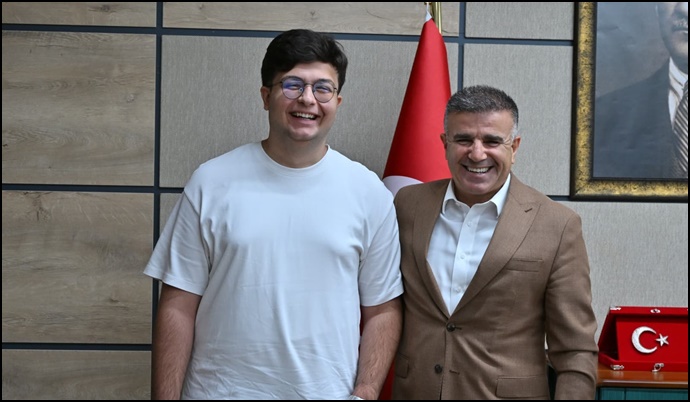 Türkiye Birincisi Miraç Koşar'dan İl Millî Eğitim Müdürü Sultanoğlu'na Ziyaret