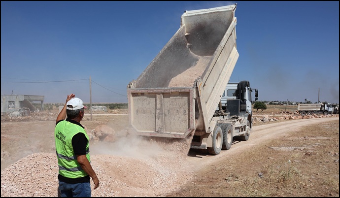 HALİLİYE’DE KIRSAL YOLLAR BİR BİR YENİLENİYOR