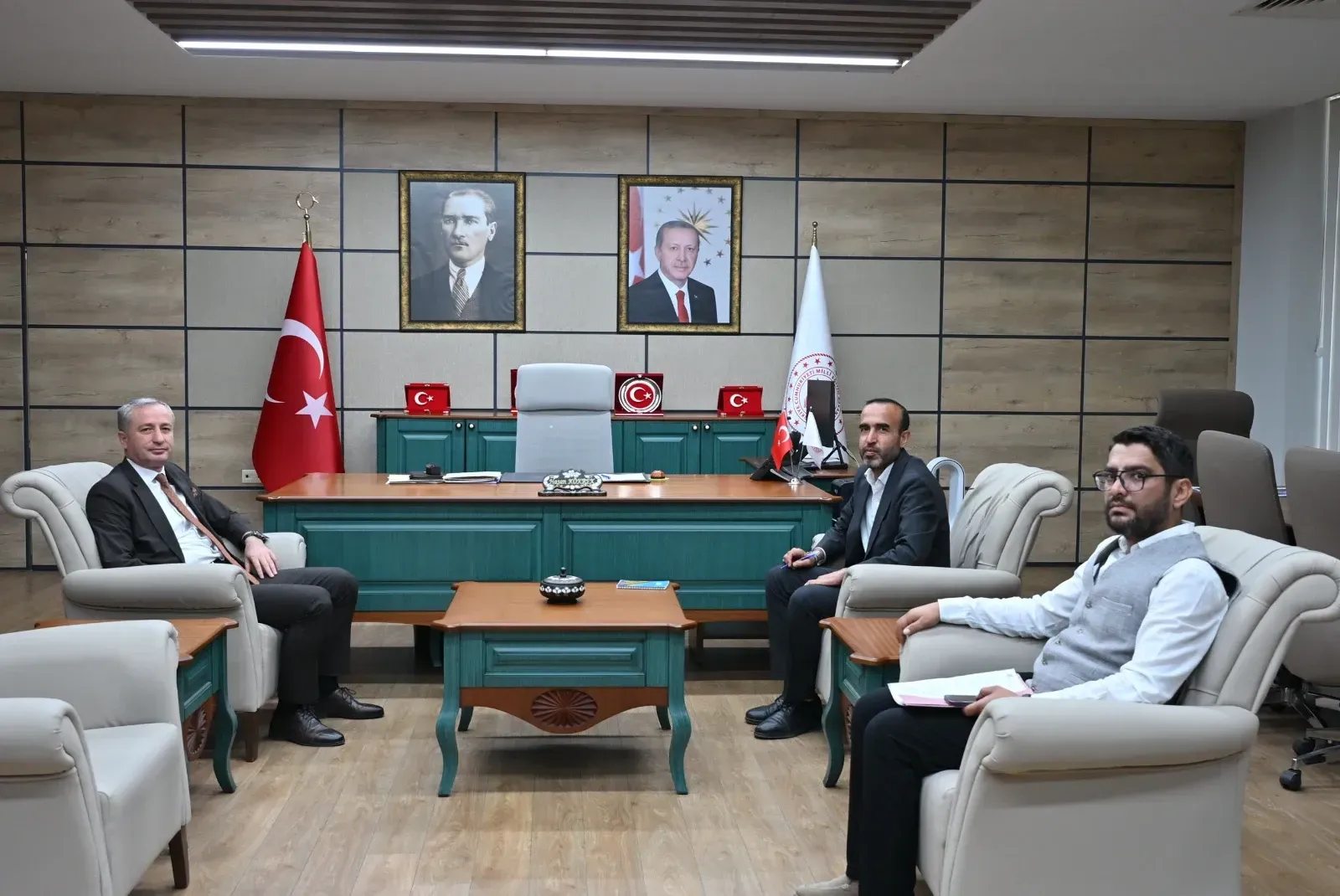 Şenyaşar’dan okul kayıt ücreti uyarısı: “Para isteyen müdür görevden alınacak”